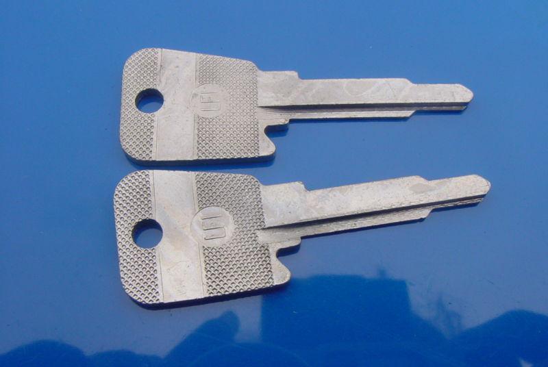 2 nos ignition key blanks rover p6 2000 3500 70-72 w/ steering lock single entry