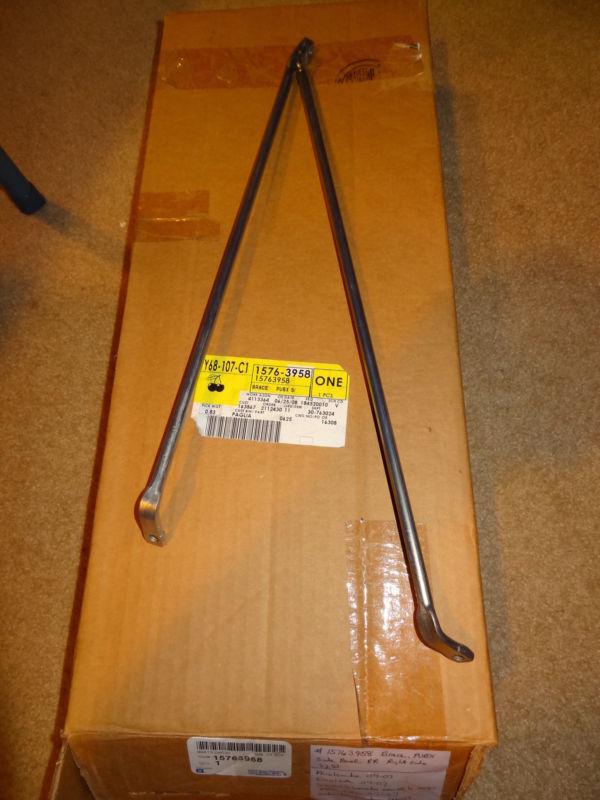Find GM15763958 side panel brace chevy silverado, avalanche, cadillac
