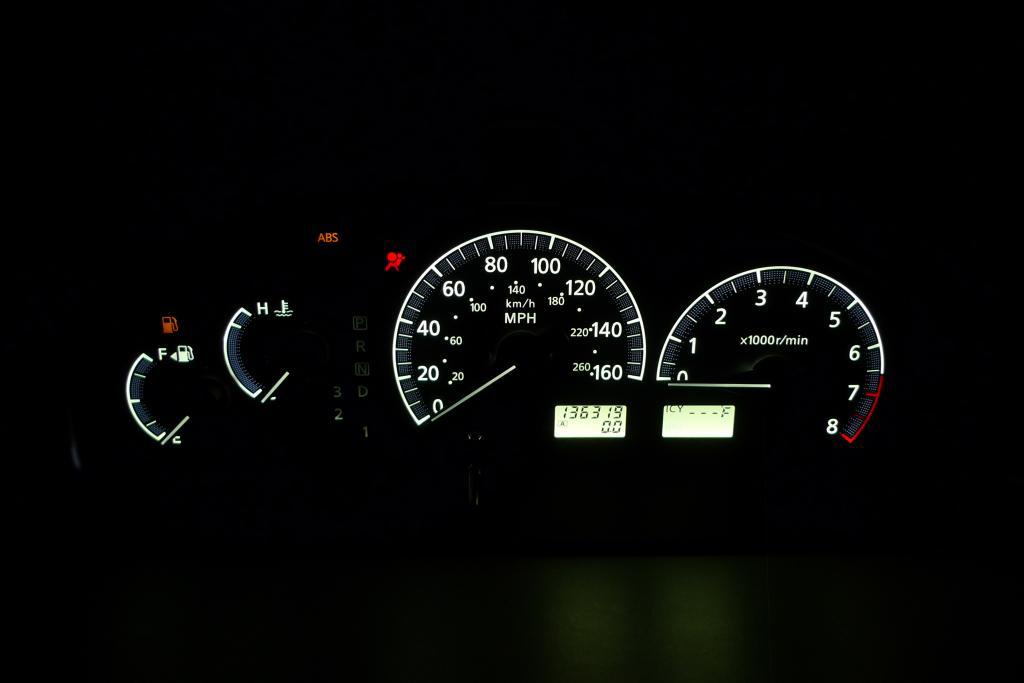 02-04 infiniti i35 instrument cluster speedometer gauge gauges 136k