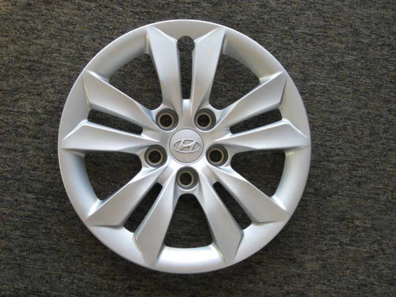 Find Factory pontiac hubcap, fits on vibe years 2009 2010 S.U.V. in