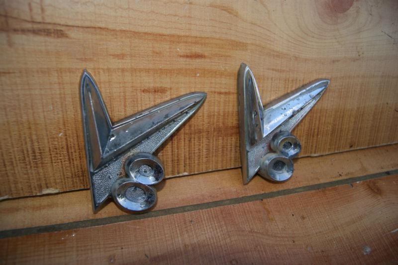 1955-1957 gmc pickup v8 fender emblems