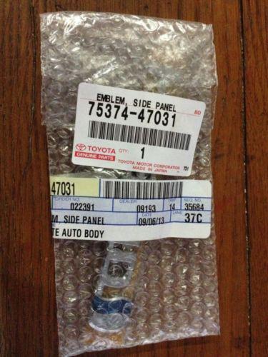 Toyota prius right fender emblem 75374-47031