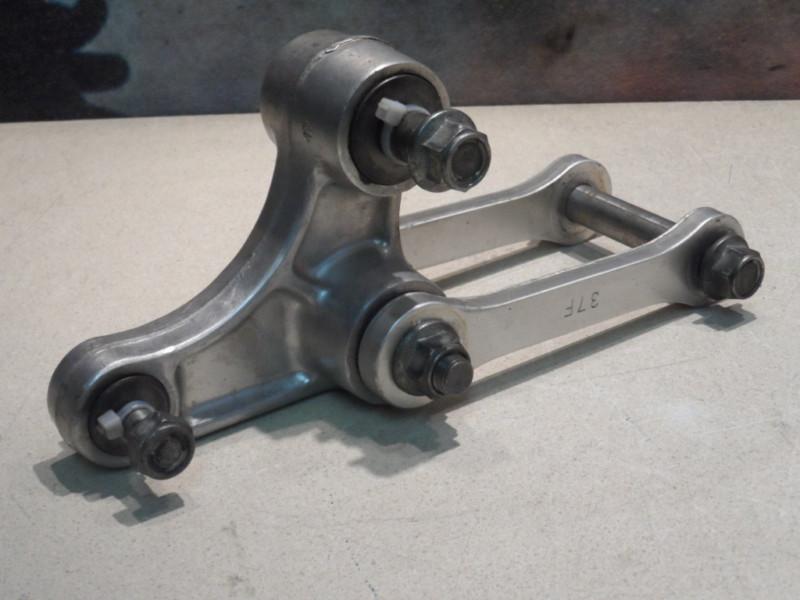2001 suzuki rm250 mono shock linkage  (b) 01 rm 250