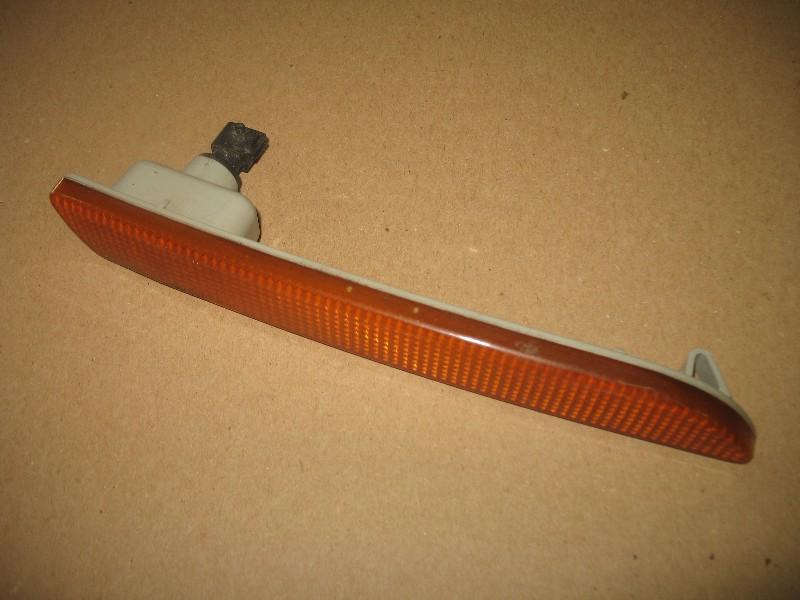 Sell 2003 2004 2005 2006 2007 SAAB 93 RIGHT PASSENGER SIDE FRONT BUMPER MARKER LIGHT in North