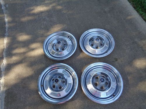 Plymouth: barracuda hub caps