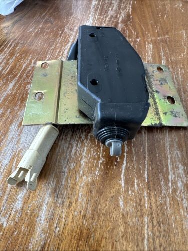 1990-1994 range rover classic driver door lock actuator lh left 5 pin