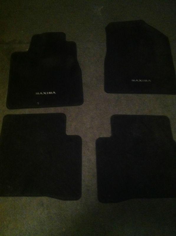 Sell 20042008 Black Nissan Maxima Floor Mats in Prairie Village