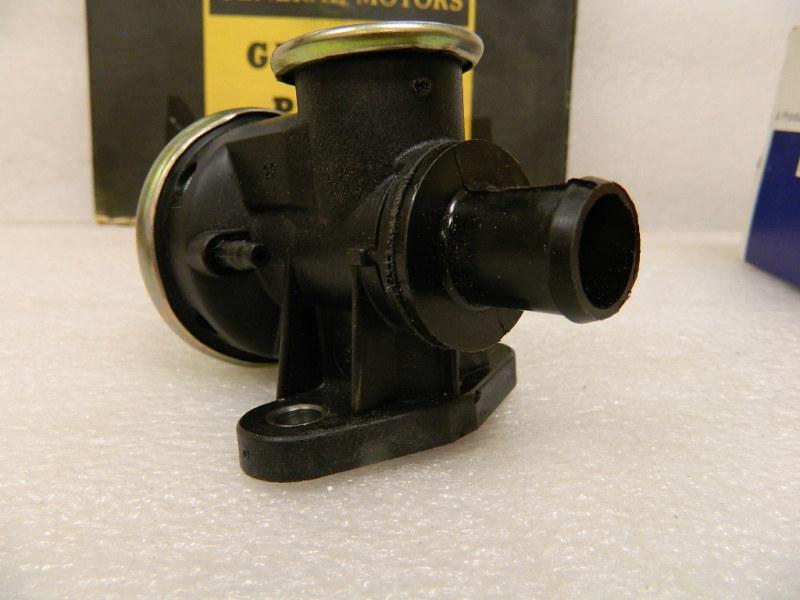 Sell NOS GM Delco Diverter valve 1976 Corvette Smog System in Shingle