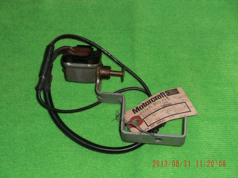 Ford  oem mustang shelby  4 speed back up lite switch c5zz155250a 