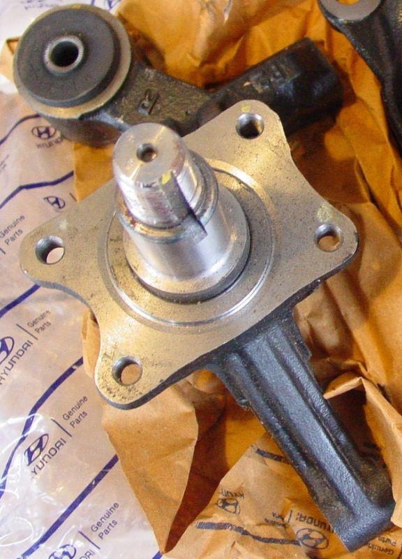 Hyundai oem axle knuckle frt rh for 2006 elantra gls, new