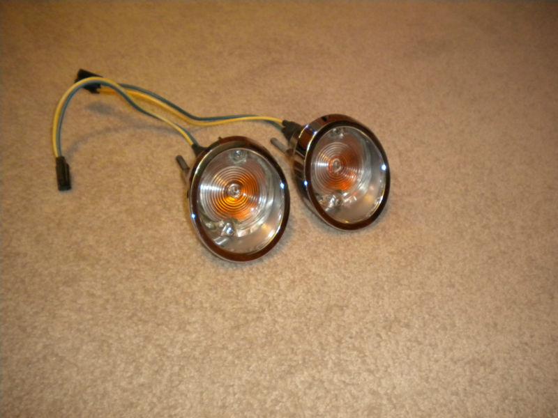A set of parking lights for 1965 cutlass,442,f85 (excellent condition)