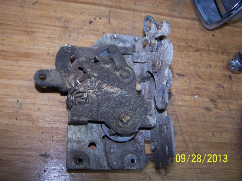 1957 CHRYSLER IMPERIAL 4 DOOR RIGHT REAR DOOR LATCH, US $15.99, image 2