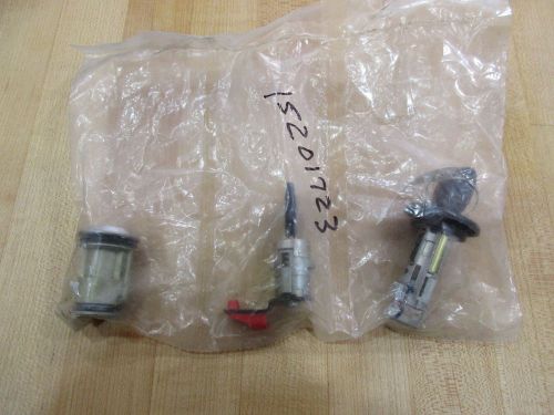 Gm ignition switch cylinder set with keys  3 piece set  bowtie on keys