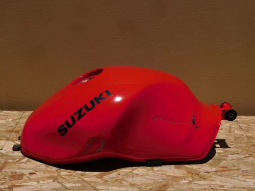 fuel tank capacity of harley davidson street 750