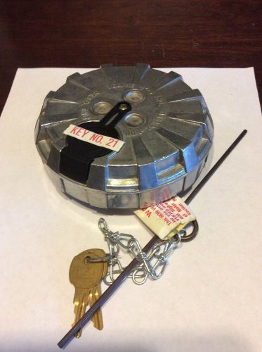 Velvac non vented locking female diesel cap 600169-6