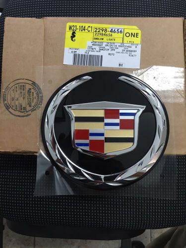 2008-2014 cadillac escalade tail gate emblem/logo 22984656