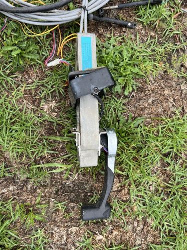 Mercury marine binnacle mount remote control box - 8m4507538 20' cables/harness