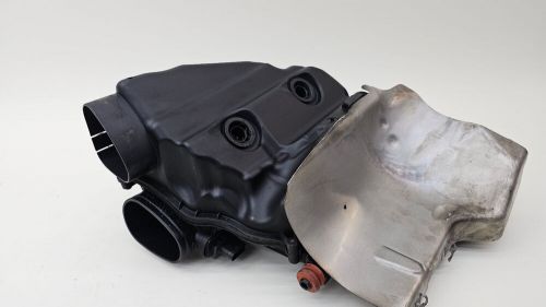 2012-2016 bmw 650i right pass side air cleaner intake filter box 7577467-10 oem