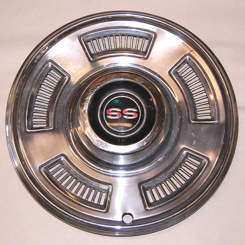 Used 14" chevrolet chevy chevelle malibu ss wheel hub cap **one cap sale**