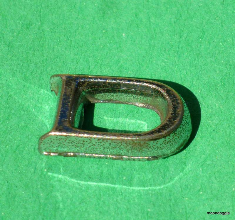 1971 cadillac eldorado trunk letter "d", single letter with one pin. (green)