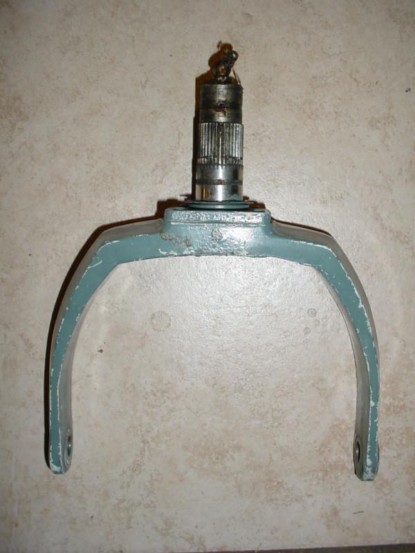 Volvo outdrive steering yoke fork 839377 aq200 aq250 aq270 aq 270 250 200