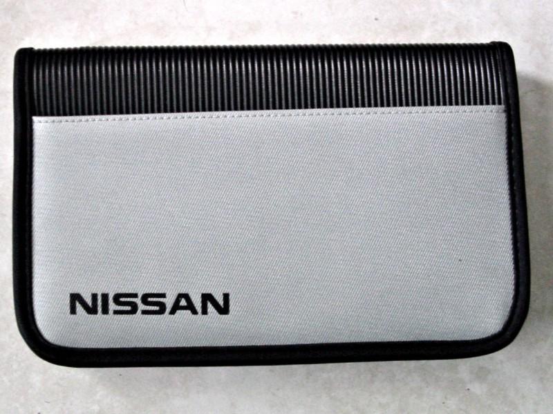 2005  nissan altima owner's manual set & case