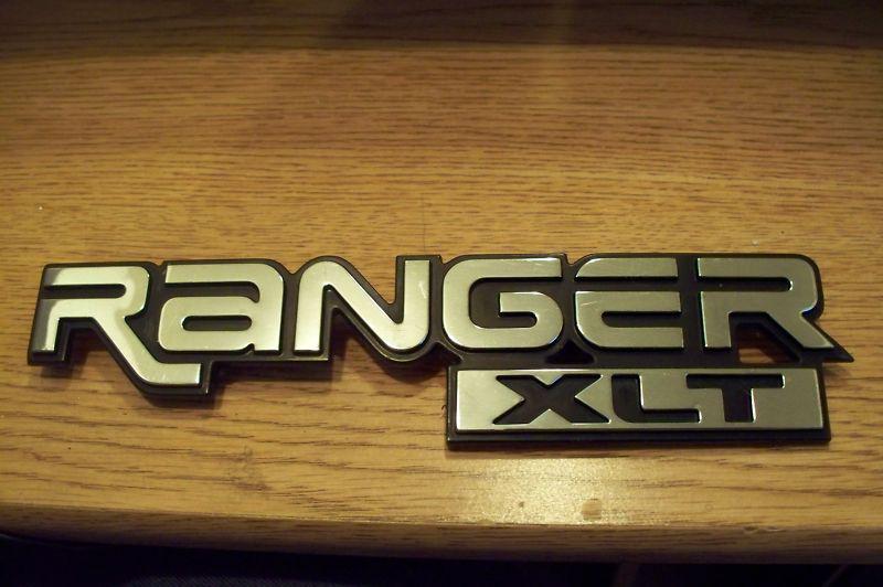 1997-05 ford ranger xlt front fender emblem