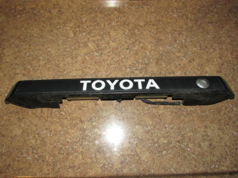 Toyota 4runner hilux surf tailgate trim panel 4runner license plate light 84-89.