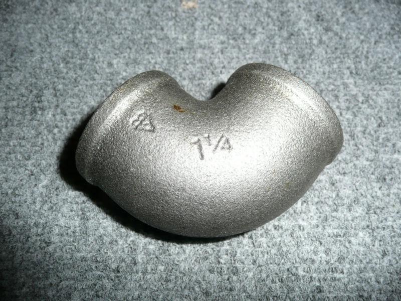 1 - 1/4" 90 degree elbow - black 