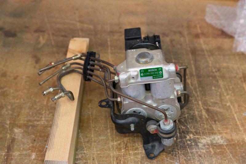 Buy Porsche 964 ABS Pump (Bosch) in Poway, California, US, for US 50.00
