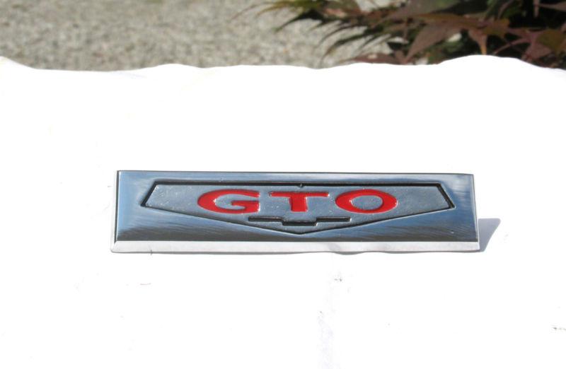 Nice 1960s pontiac gto chrome door panel emblem , part # 7790996 pmc  !!!