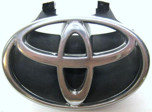 97-01 toyota camry chrome front grille emblem badge logo
