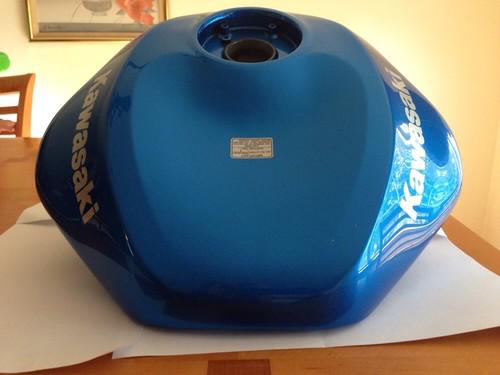 2009-2010 genuine kawasaki ninja zx6r oem fuel gas tank, very good shape