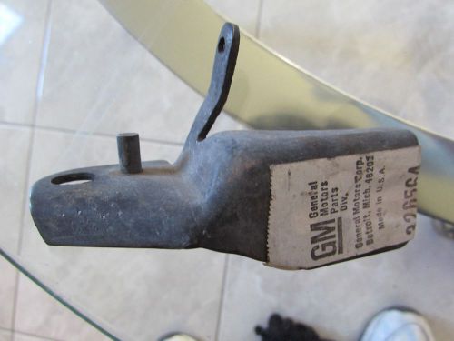 69 73 chevy hi perf. chevelle 396  throttle cable bracket 3992376/326564 nos