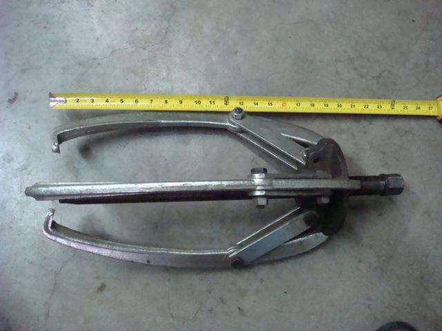 Extra large gear puller