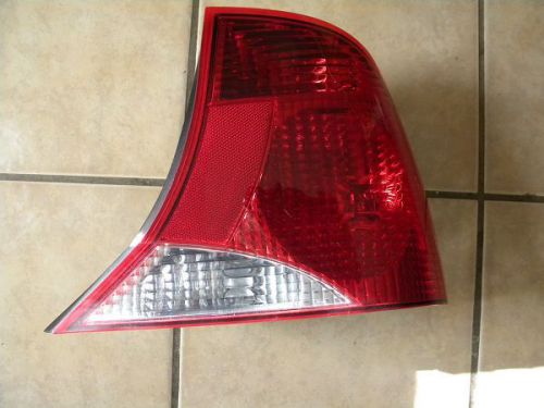 00-04-2003-ford-focus-4-door-sedan-oem-righ-hand-tail-light-with-lights