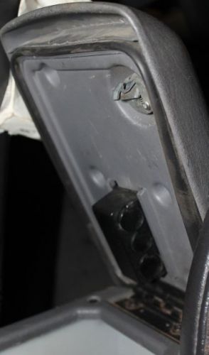 Wrangler jeep tj centre consul coin holder