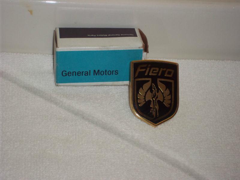 Nos oem pontiac fiero gold nose emblem new gm nos bumper cover emblem