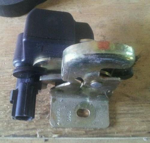 1999-2004 jeep grand cherokee hatch glass actuator