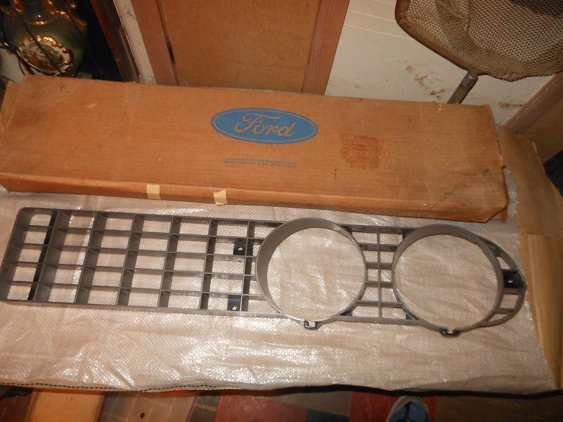 1971 ford torino oem  grille assembly pair left & right with ford box