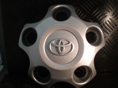 2007-10 totota tundra sequoia wheel hub center cap oem