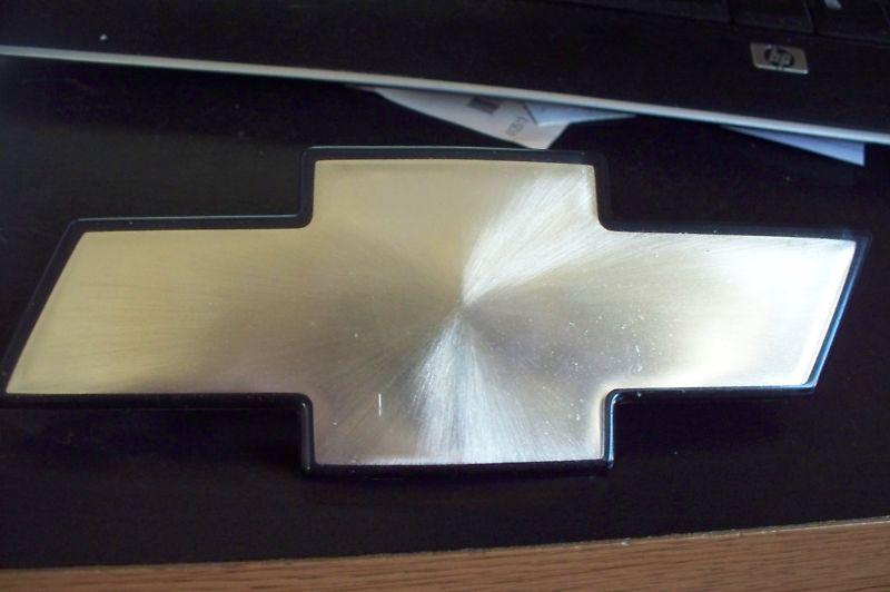 94-97 chevrolet s10 blazer / truck gold bowtie front grille emblem 15629946 