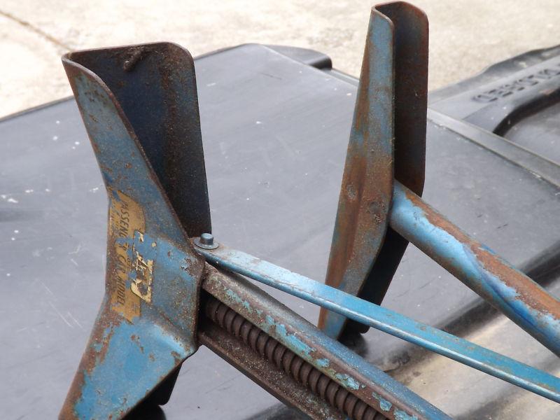 VINTAGE AUTO SPECIALTIES CO.1950's 1960's BIPOD BUMPER JACK With Crank Handle, US $179.99, image 5