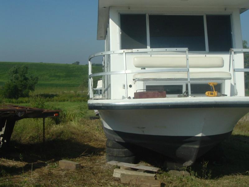 Lower aluminum railing only off of a 1977 42' gibson houseboat!!!