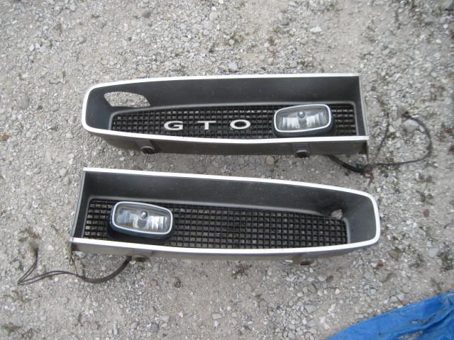Grilles 1966 66 pontiac gto 389 nice originals 1 needs repair no broken mounting