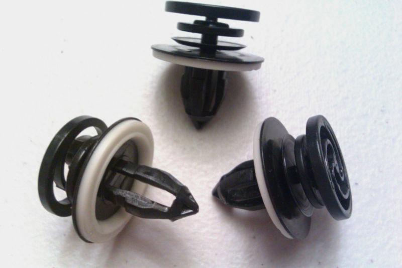 Buy 3X AUDI DOOR PANEL CLIPS in Van Nuys, California, US, for US 6.00