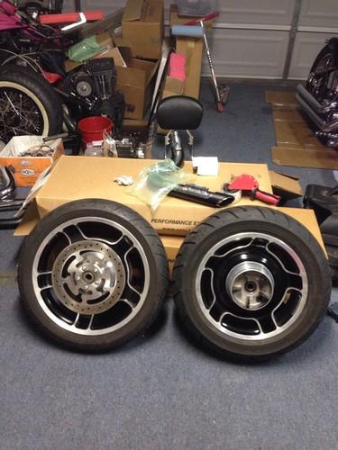 Harley davidson oem touring wheels abs and dunlop tires 18" 130/70b18- 180/65b16