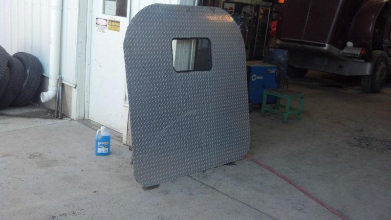 Peterbilt ultra cab to daycab kit aluminum diamond plate  day cab back enclosure