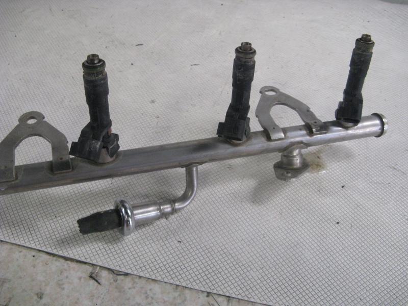 Find 06 07 FORD F150 FUEL INJECTION RAIL W/ INJECTORS in San Antonio