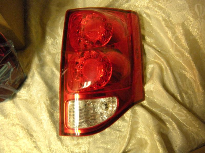 Find 2011-2012 CHRYSLER TOWN & COUNTRY RIGHT TAIL LIGHT PERFECT OEM
